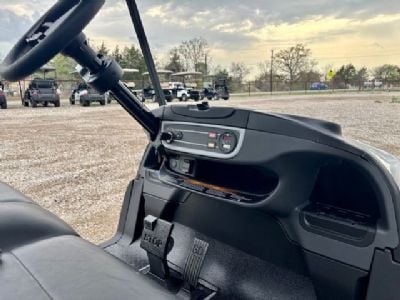 2027 Club Car Onward 2 gas - White/blk Club Car
