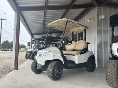 2027 Club Car Onward 2 gas - White/beige Club Car 2027 Club Car Onward 2 gas - White/beige Club Car