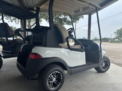 2027 Club Car Onward 2 gas - White/beige Club Car 2027 Club Car Onward 2 gas - White/beige Club Car